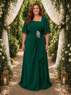 #139 Elegant Emerald Green Evening Dress with Decorative Brooch